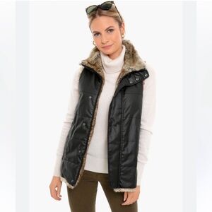 ⭐️TUCKERNUCK Emilia Wax Fur Reversible Vest small⭐️